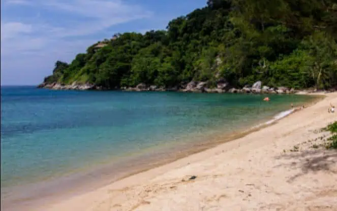 Yae Beach in northern Phuket with clear water, ideal for sunbathing, swimming, and snorkeling.