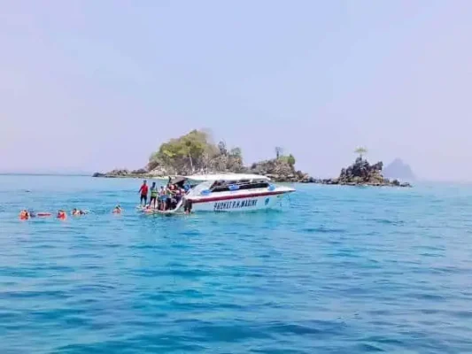 Speedboot Tour Khai Inseln Phuket Gruppe auf dem Meer