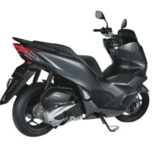 Jetzt mieten. Ein eleganter Honda PCX 160 Roller in Anthrazit wird prominent präsentiert und hebt sein modernes Design und seine stilvollen Features hervor.